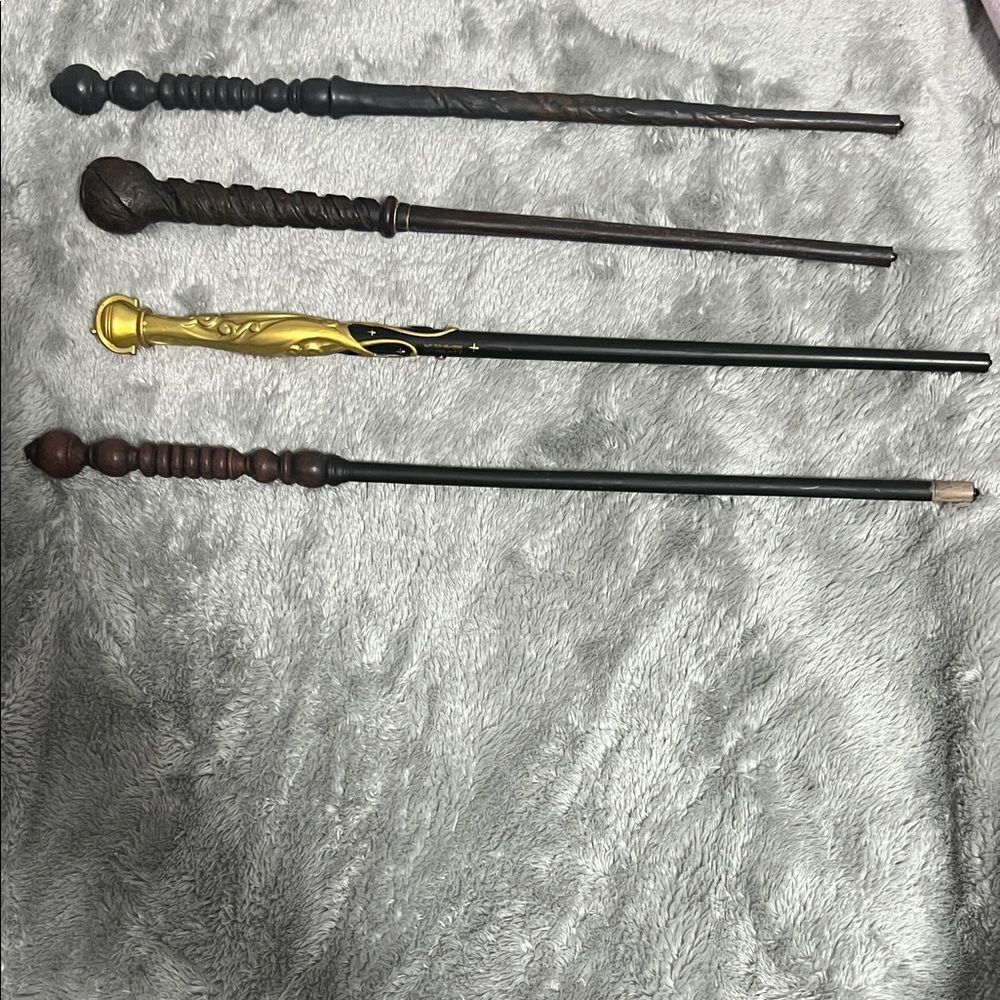 Universal Studios Set of Four Magic  interactive Wands in Black and Gold